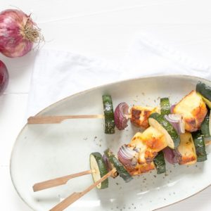 Courgette spiezen met halloumi